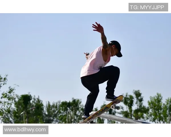 北京极限运动队在滑板精英赛中的个人能力精彩表现分析与点评